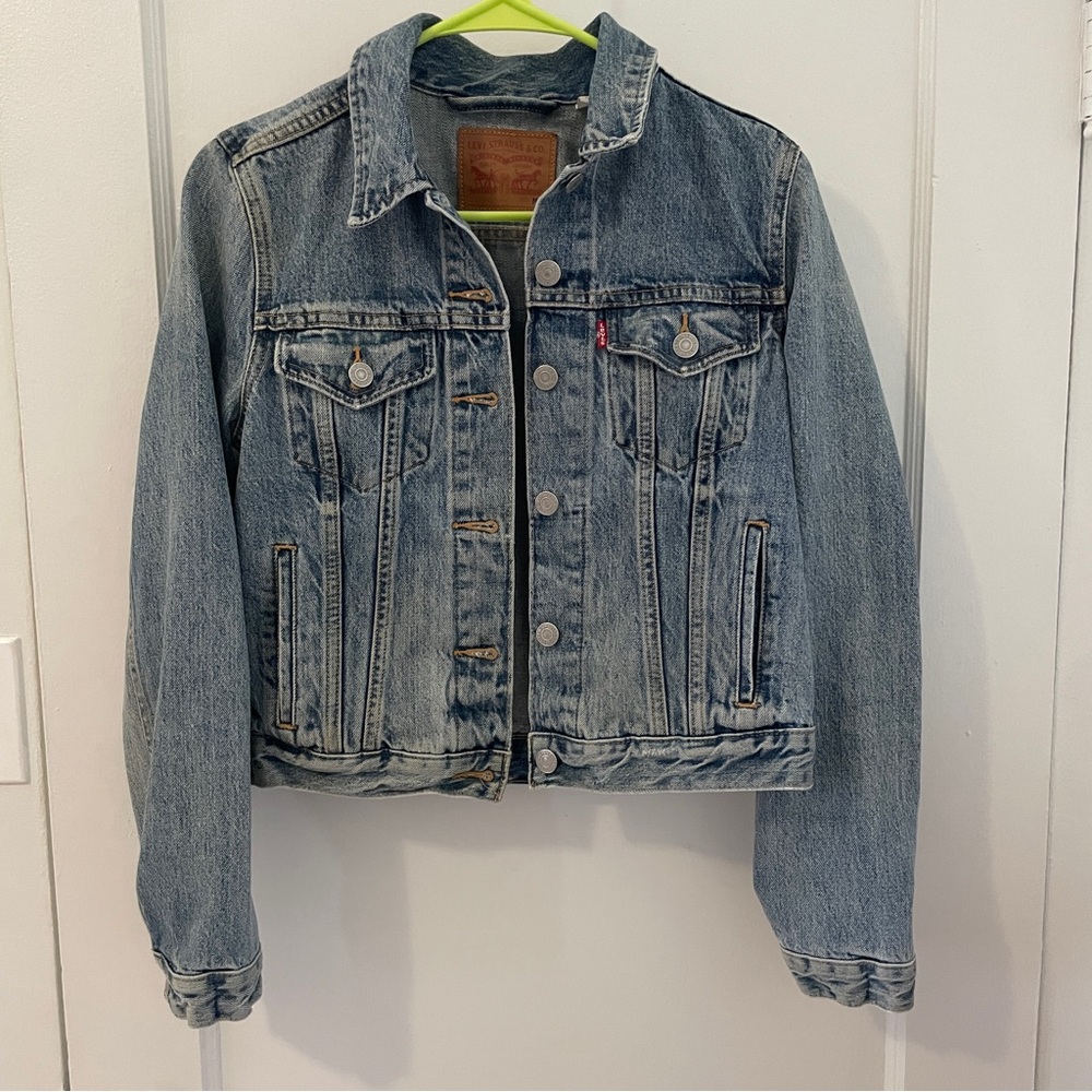 Levi's Stone Washed Women’s Fitted Denim Jacket